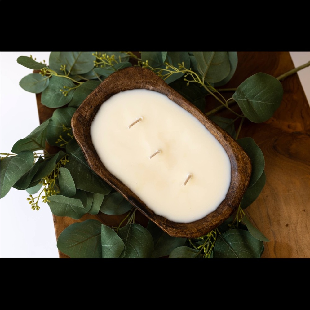 Petite carved bowl hand poured - sweet tobacco